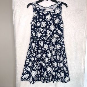 Women’s Sleeveless Open Back Dress